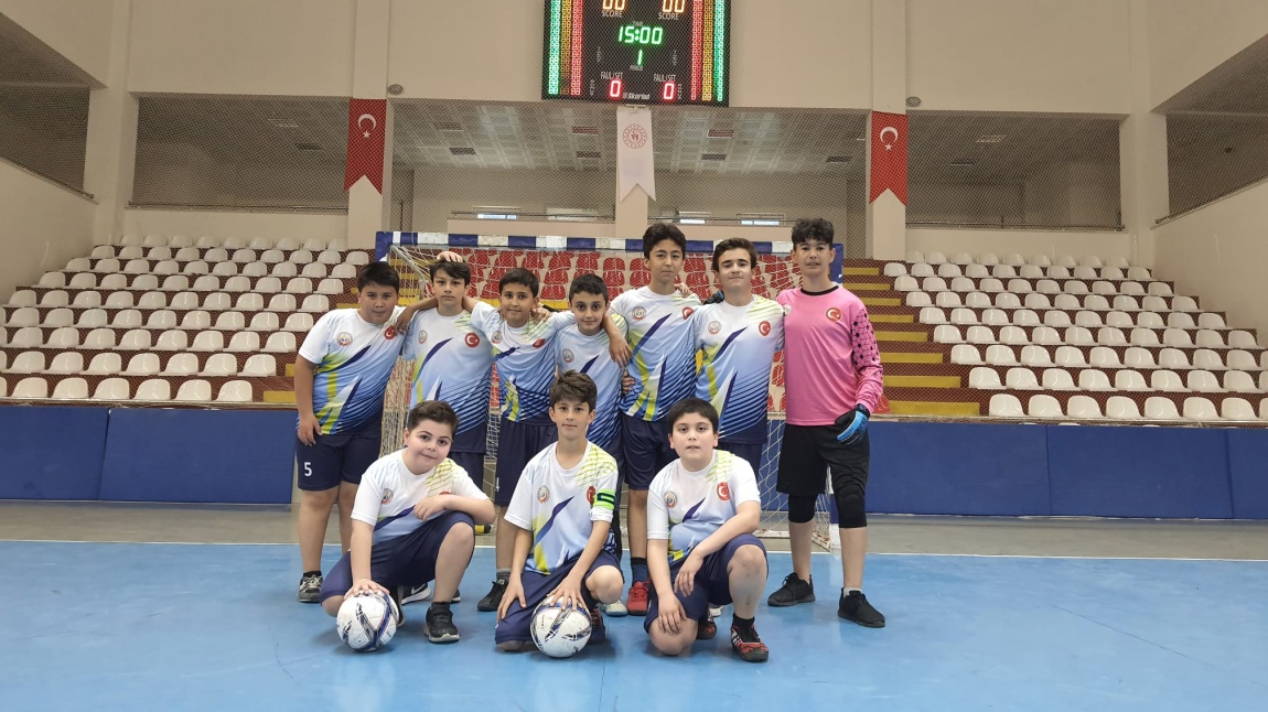 Küçükler Futsal Turnuvası'nda Grup Maçında Plevne Ortaokulu'nu 7-2 Yendik.