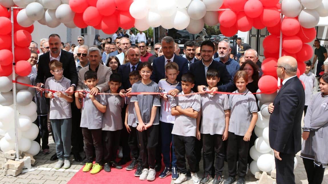 Bilimin ve Sanatın Buluştuğu Gün: TÜBİTAK 4006 Bilim Fuarı Coşkuyla Gerçekleştirildi!